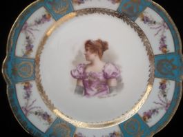 assiette antique Madame Saint-Jean. France, XIX e
