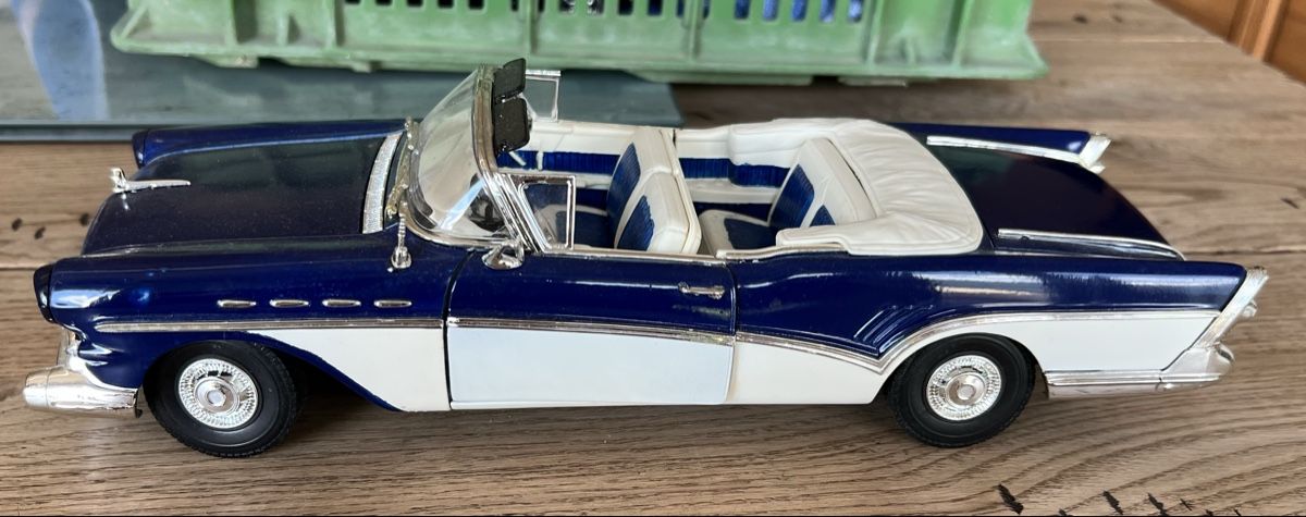 Modellini d'auto: Buick Roadmaster 1957 Modell  – Usato da Sevelen venduto da Ritiplampi