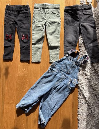 Hosen Set Mädchen 3 Jeggins, 1 Latzhose Grösse 98