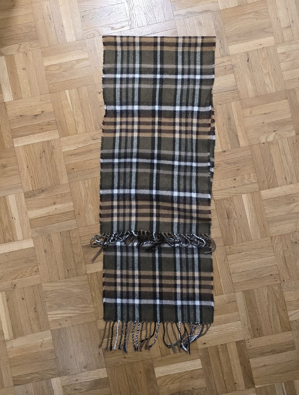 Foulard & Sciarpe: Echarpe type burberry – Usato da Lausanne venduto da Ari-92