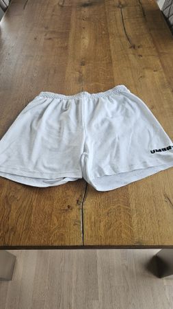 Umbro Sport Shorts Weiss, Grösse M - Ideal für den Sommer!