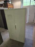 Bigla Metallschrank mit 4 Tablaren 100x40cm H: 180cm 300.-