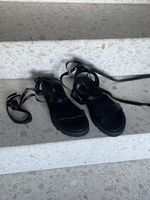 Geschnürte Sandalen, Grösse 40