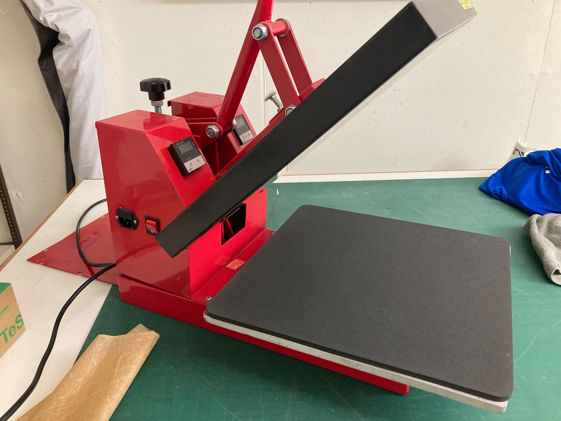 Tutte le macchine: Fenta Thermopresse 38x38cm – Difettoso da Weiach venduto da Rrenegade