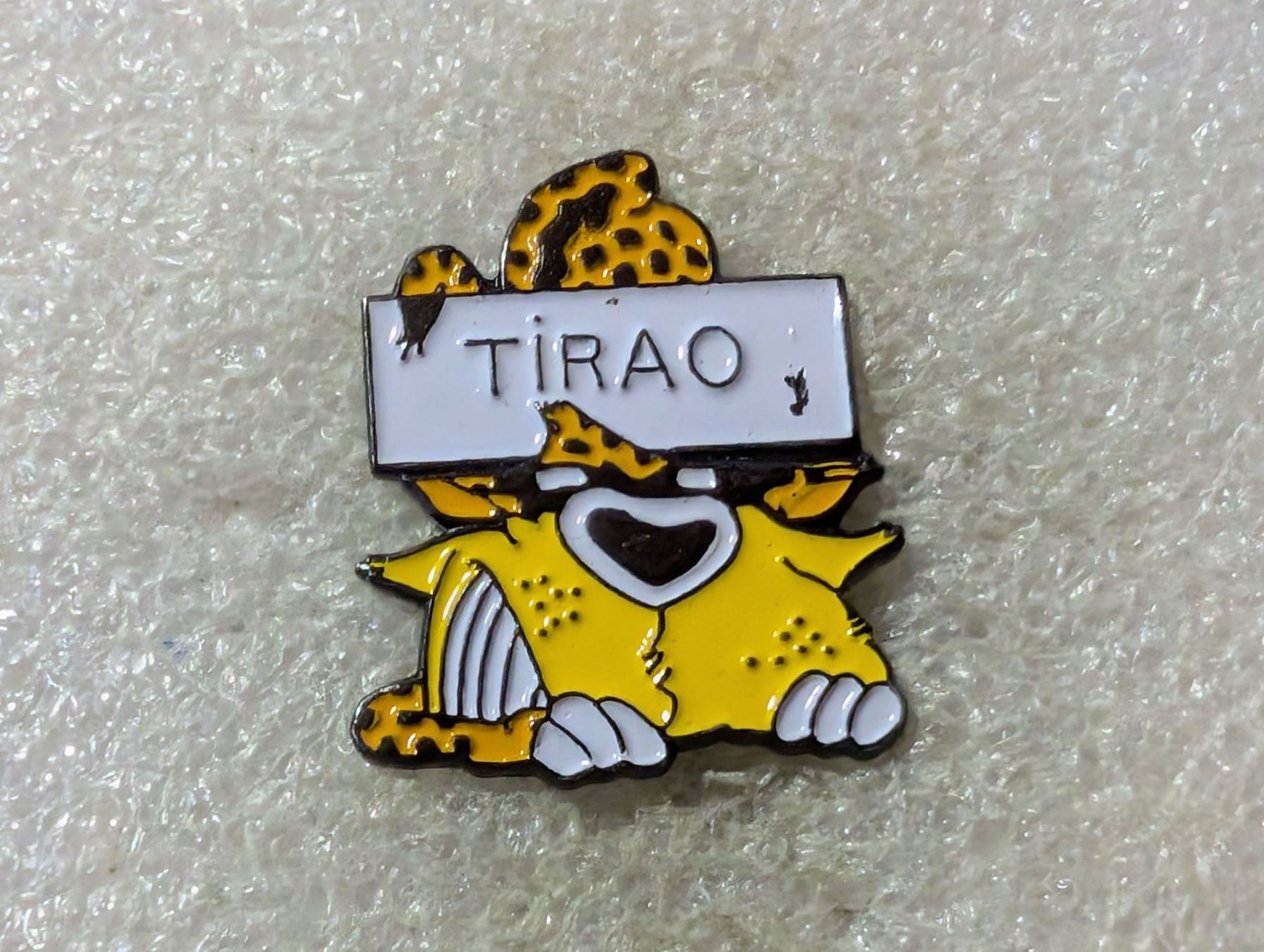 Placchette & Badge: Ansteckpin 129: Tirao – Usato da Oppligen venduto da Pin-Fall-Shop
