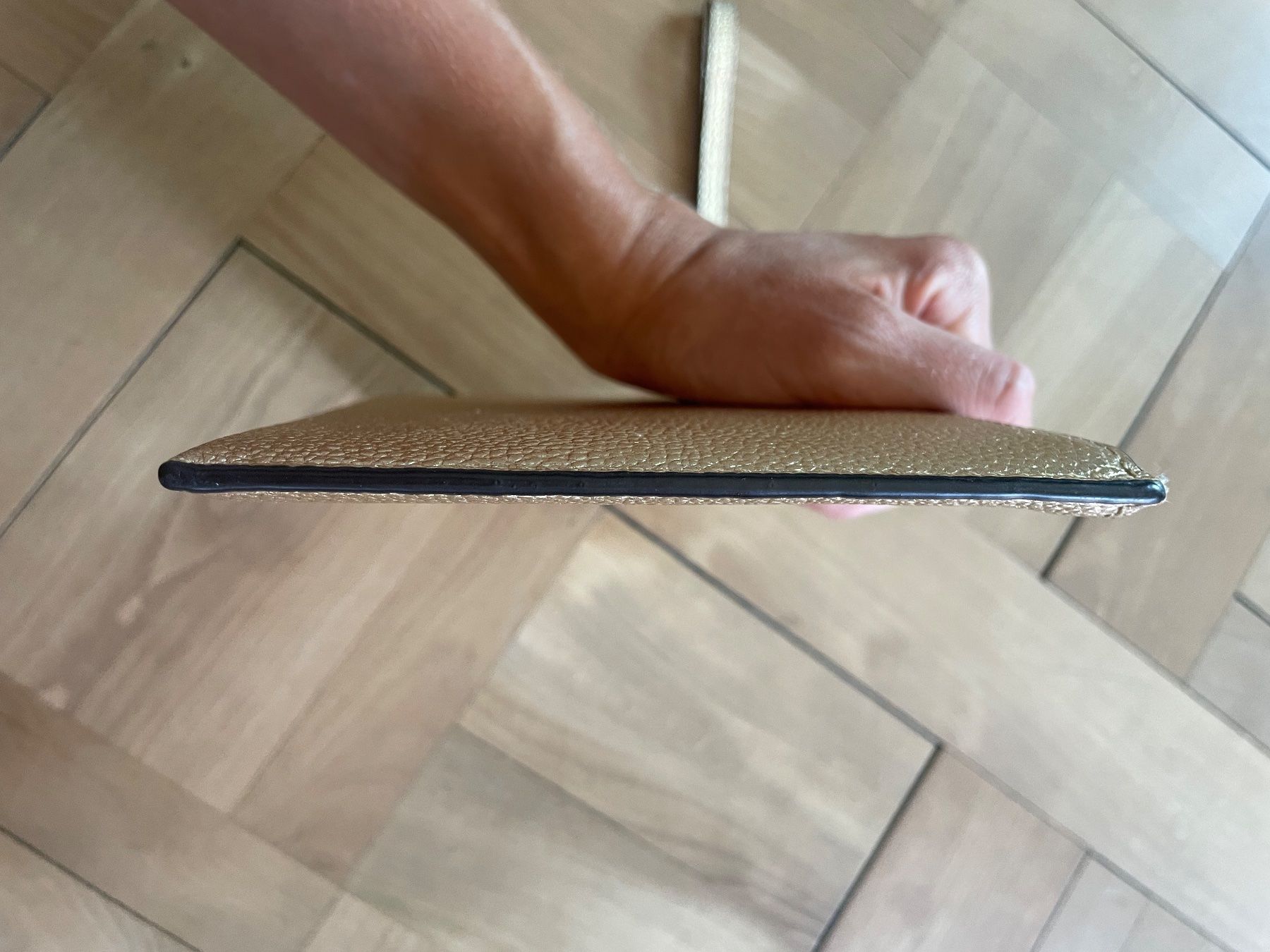 Michael Kors Taschen für Damen: Goldige Clutch von Michael Kors – Gebraucht aus Zürich von 28881084 3