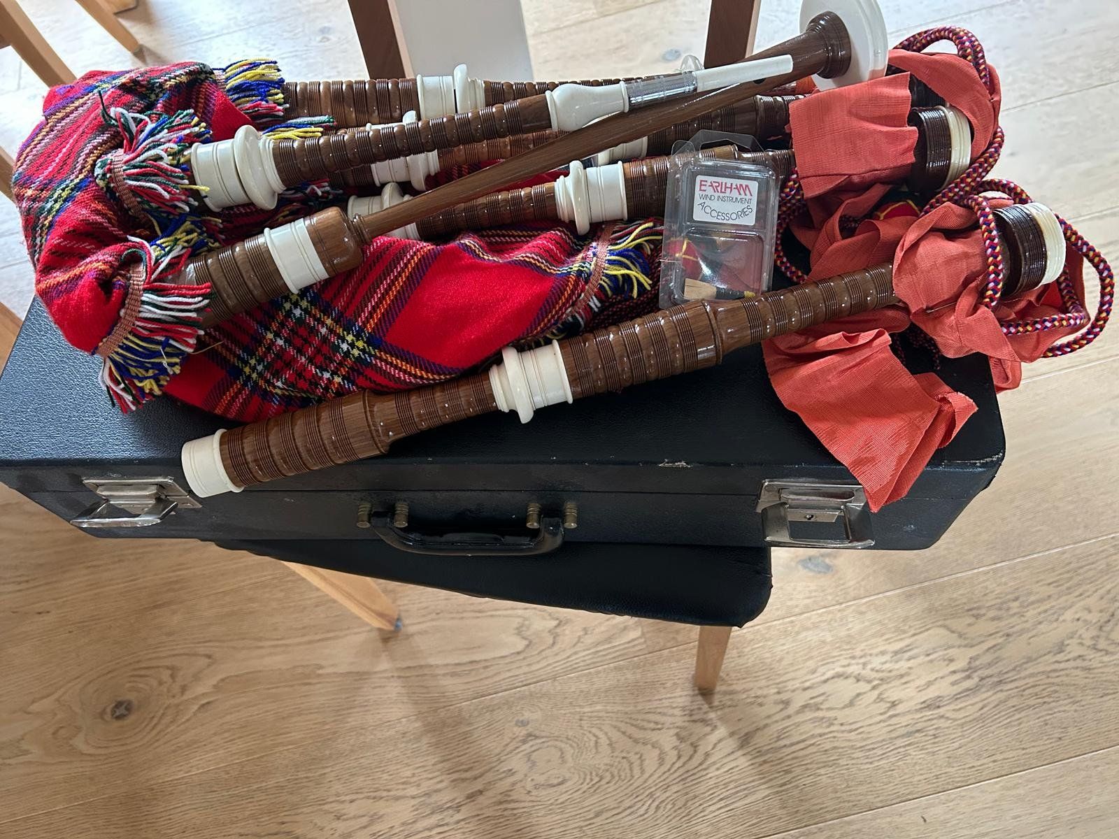 Strumenti musicali: Schottischer Dudelsack / Great Highland Bagpipe mit Koffer – Usato da Lengnau BE venduto da lor_m2wt 2