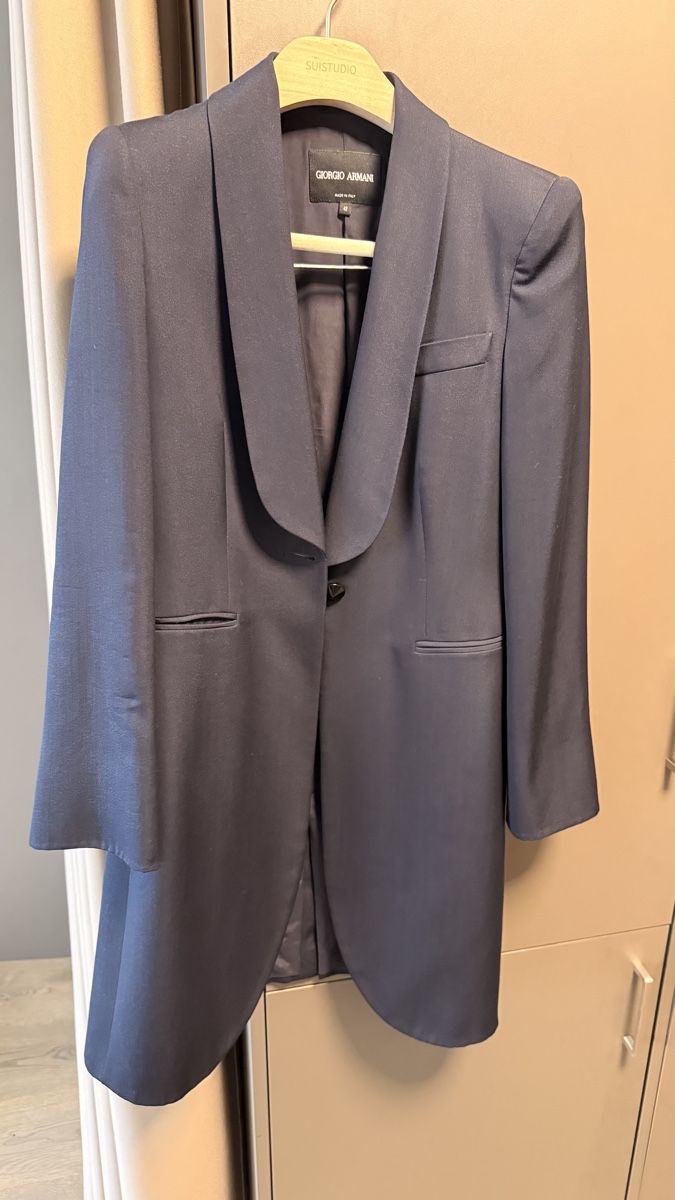 Armani Vestes: Giorgio Armani - Long Blazer size 42 – D'occasion à Zürich par AH8001 1