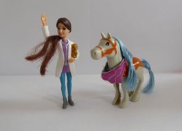 2 schöne Figuren: Tierärztin 13cm (Mattel), Pferd 11cm