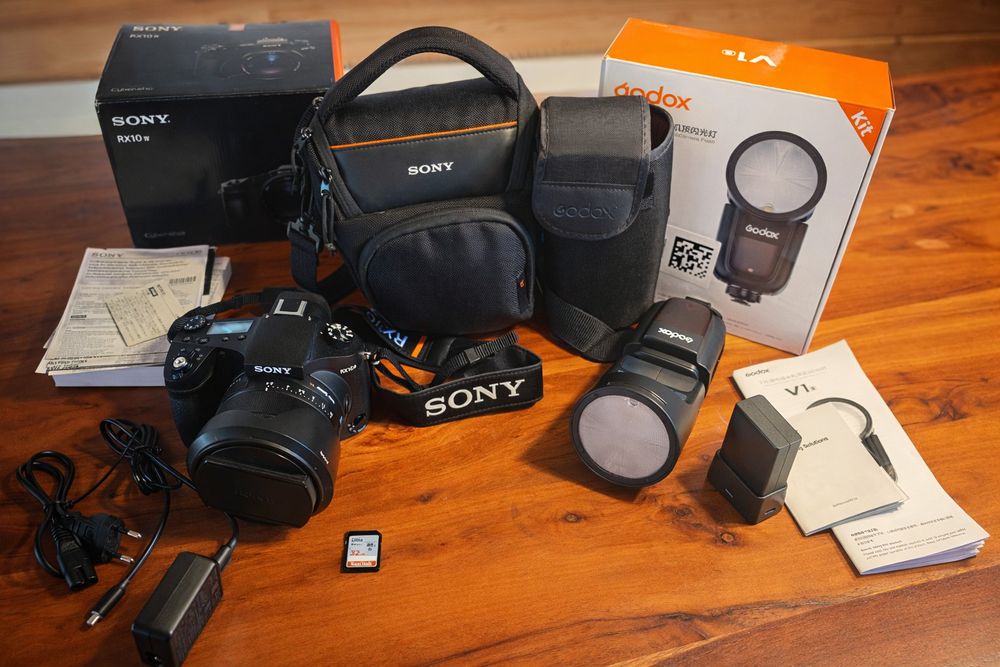 Sony RX10 IV + Godox V1 Blitz (Sony) – Komplettset mit OVP (Gebraucht ...