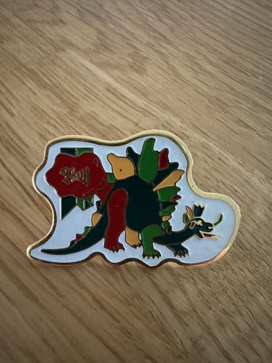 Plaketten & Abzeichen: Bell Pin / Anstecker Dinosaurier – Gebraucht aus Winkel von Schorley
