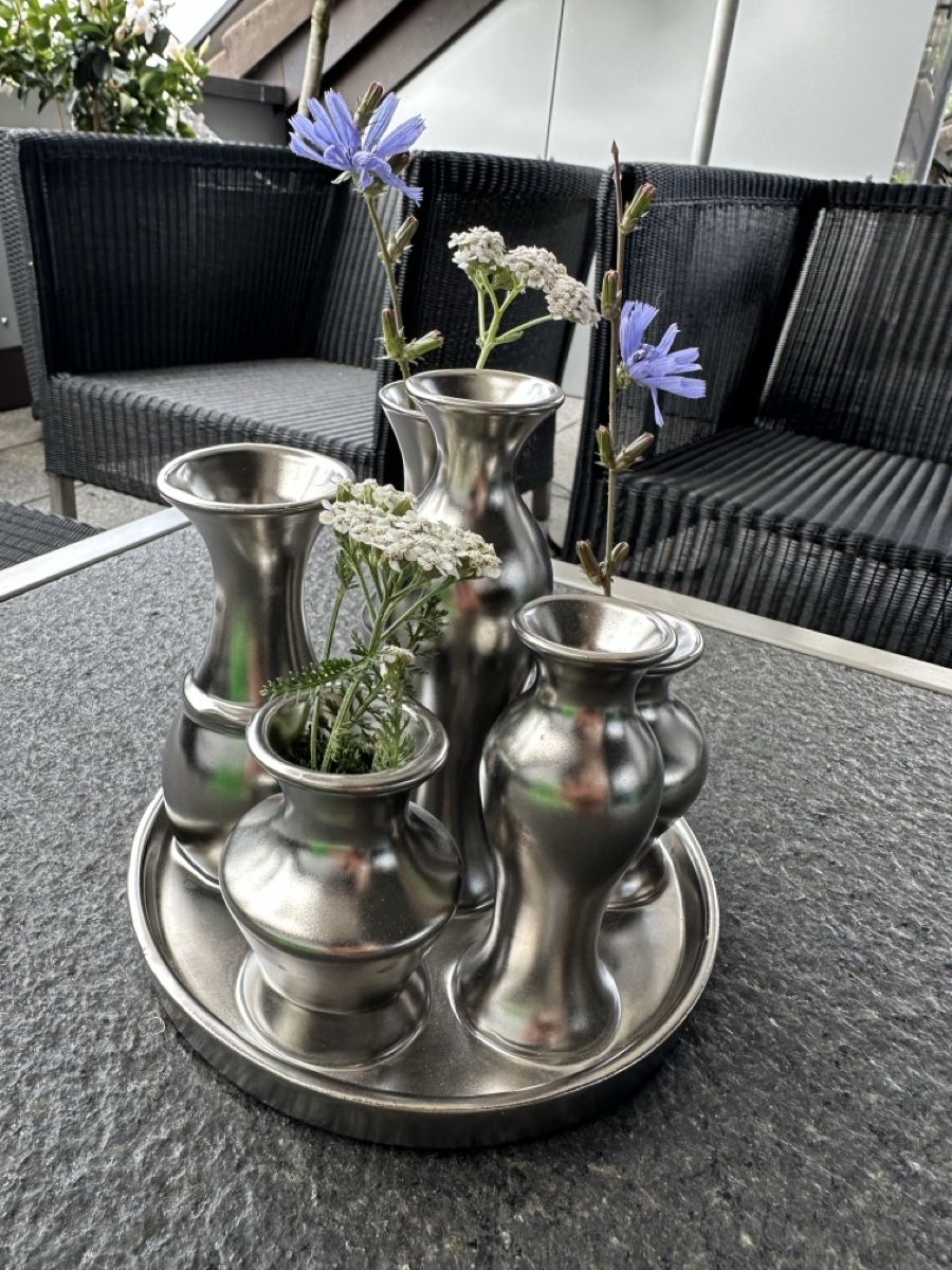 Vase & Récipients: Vase (alles ein Teil) aus silberfarben Metall – D'occasion à Cham par Steinbock89