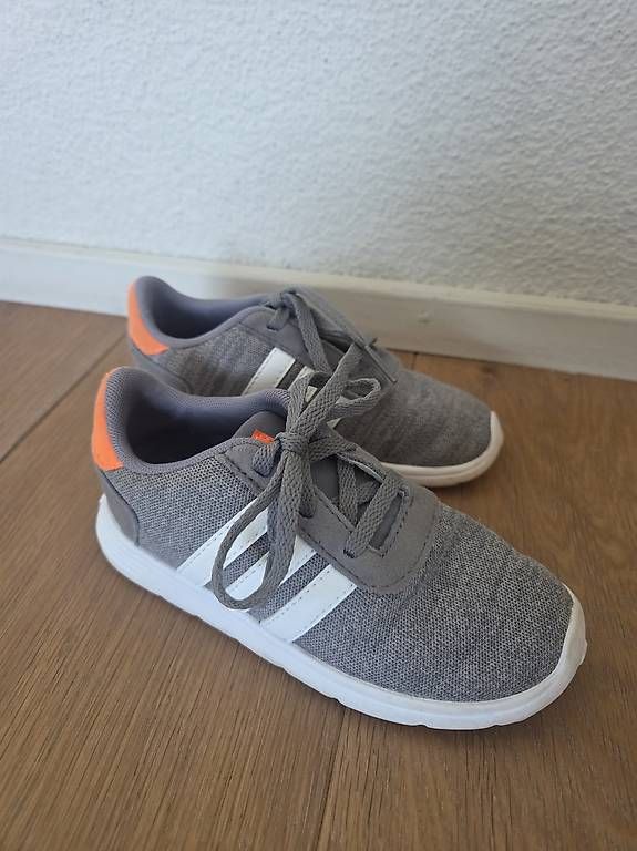 Adidas Chaussures garçon: Adidas Sneaker Gr. 27 – D'occasion à Jona par bluefeeling