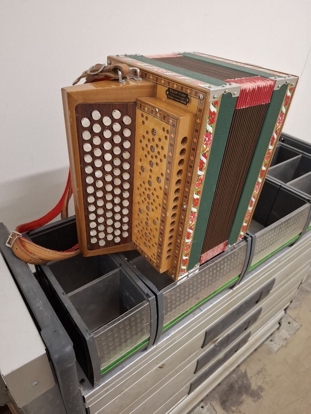 Strumenti musicali: schwyzerorgeli chromatish – Usato da Villeneuve venduto da BibiVintage 9
