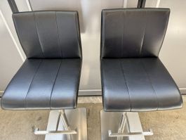 2 Barhocker, Kunstleder schwarz, Fuss Metall verchromt