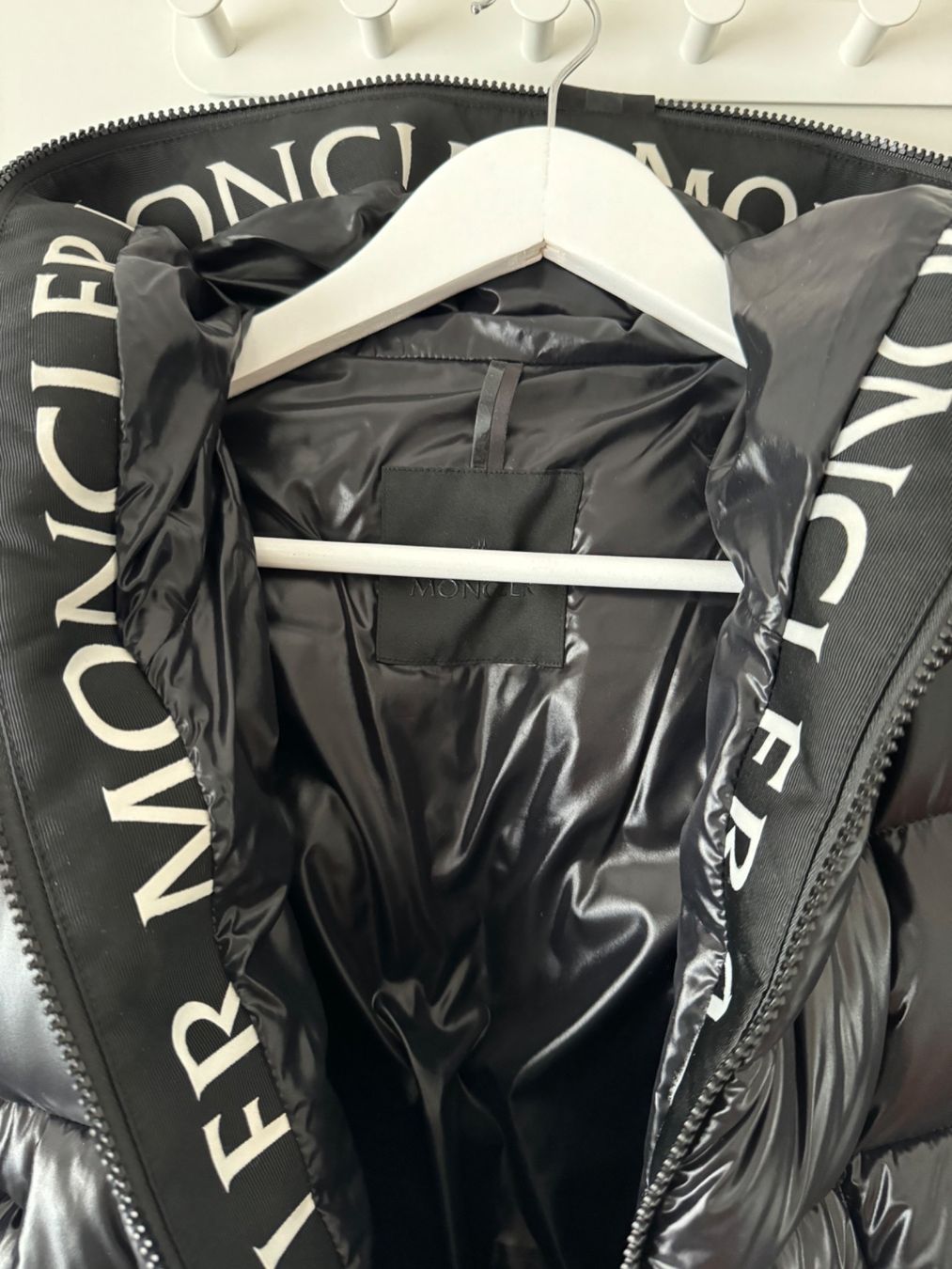 Moncler Giacche: Moncler Modell Clair Giubbotto 2022 – Usato da wallisellen venduto da Niccii 2