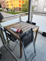 Table extérieur en bois carré + 3 chaises