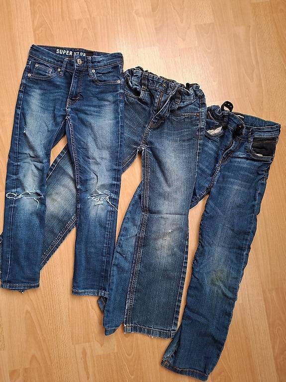 Hosen: Coole Jeans-Set (3 Stk.), Grösse: 128 – Gebraucht aus Wangen SZ von coni2204_10