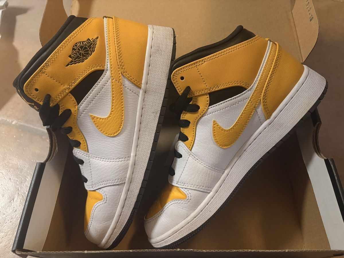 Jordan Scarpe da uomo: Nike Air Jordan 1 MID – Nuovo (secondo la descrizione) da Spreitenbach venduto da ila_7dfn 2