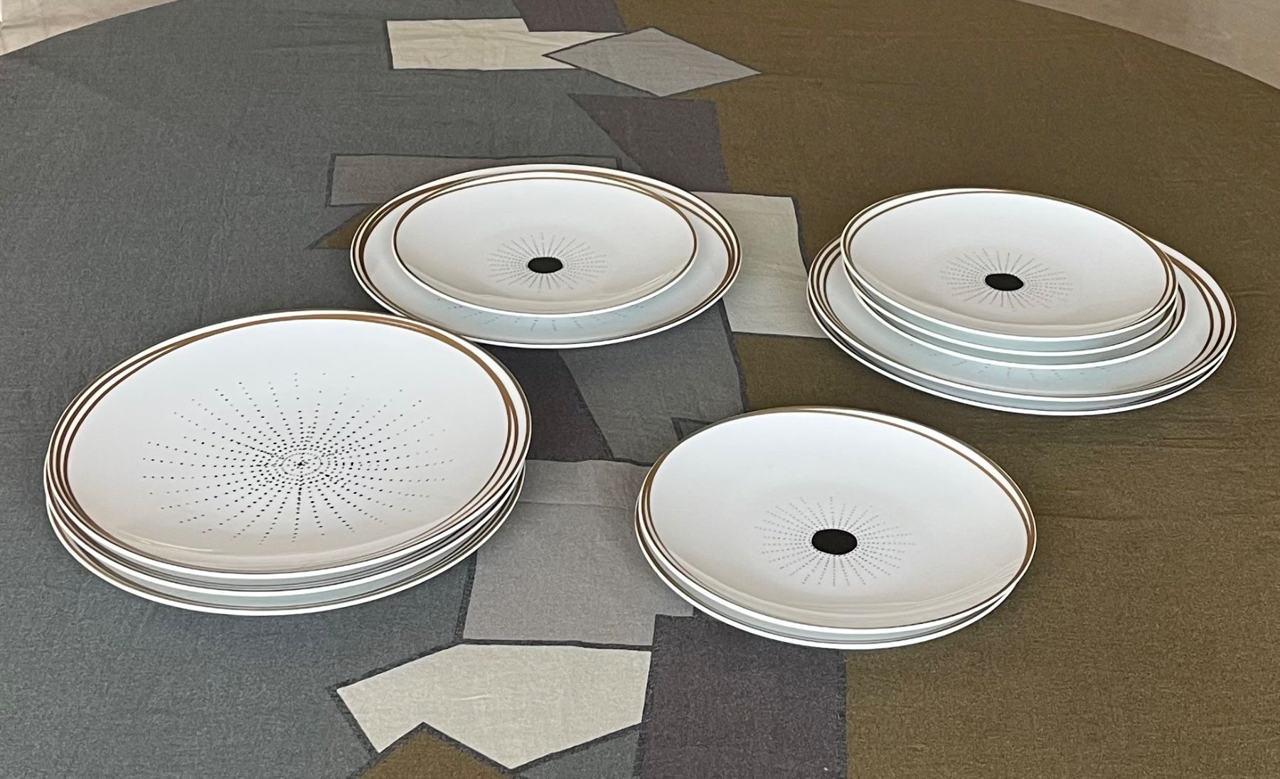Bernardaud Piatti: 12 Assiettes Bernardaud service Aboro – Nuovo (secondo la descrizione) da Genève venduto da jos_fm7m