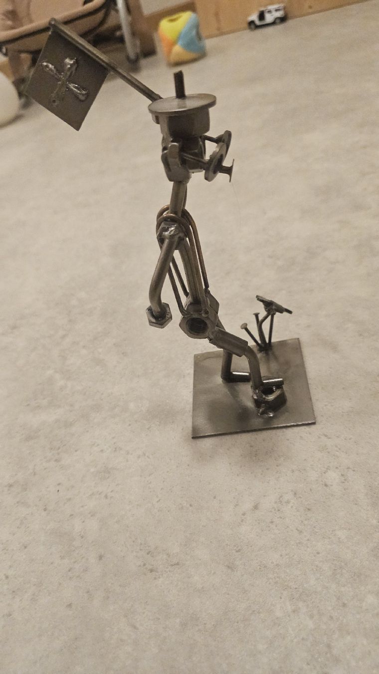 Figuren: statuette soudure d'un marcheur – Gebraucht aus Sornetan von T.a333 1