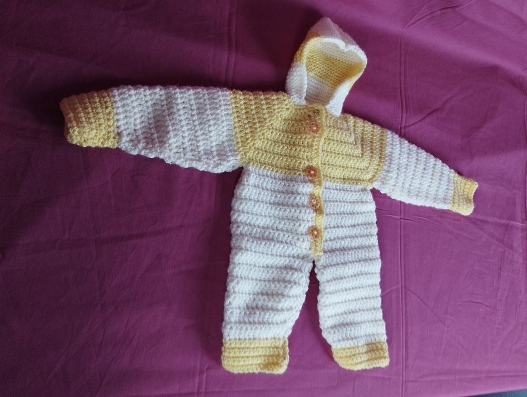Pagliaccetti: Baby-Overall mit Kapuze - VIERZACK – Nuovo (secondo la descrizione) da Schübelbach venduto da Restwert_Schubelbach 1
