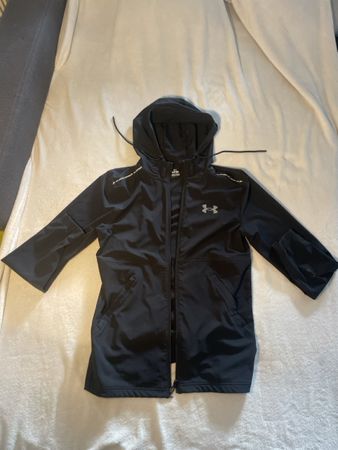Veste à capuche Under Armour noire pour sport et loisir