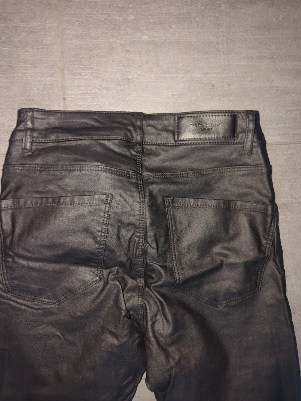 Vero Moda Hosen: Schwarze Hose in Lederoptik/Vero Moda Gr. S/32 – Gebraucht aus Zug von sunshinestateofmind 3