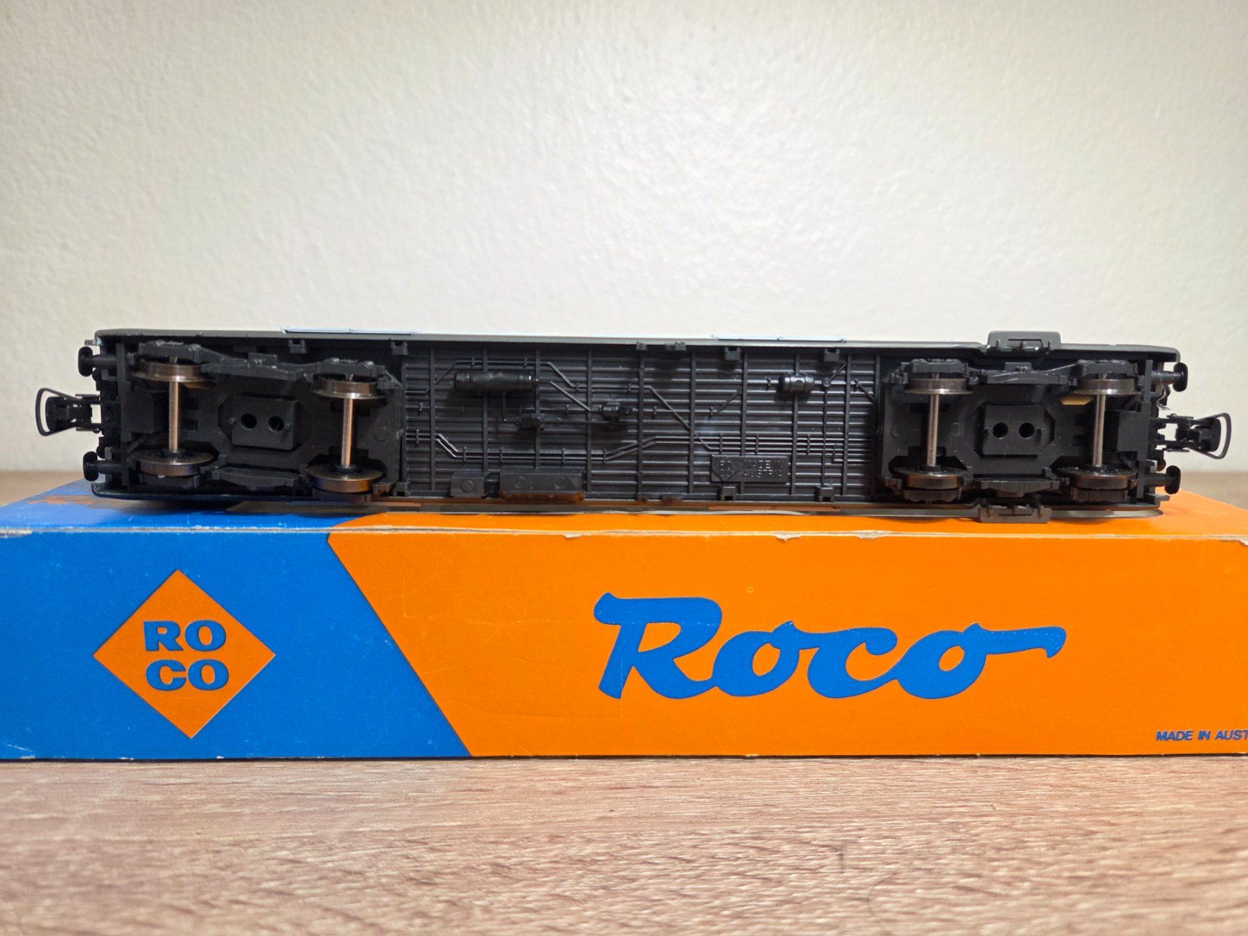 Roco Modellini di ferrovie: Roco 44334 Gepäckwagen SBB H0 – Nuovo e nell'imballaggio originale da St-Aubin-Sauges venduto da Lo_Go 4