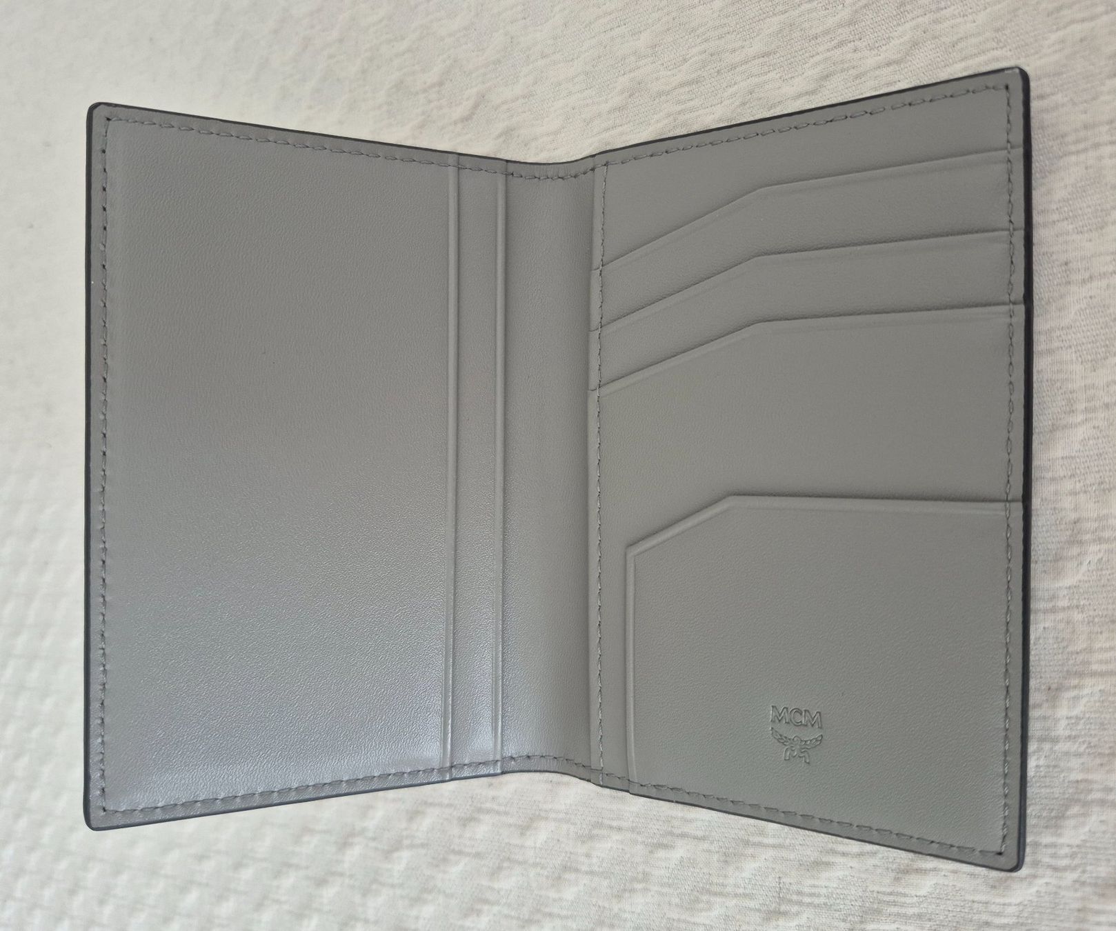 Mcm Altro in  Abbigliamento & Accessori: MCM Card Case Wallet, aus Leder – Nuovo (secondo la descrizione) da Dottikon venduto da Pega7 2