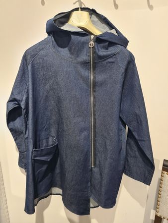 Jeans Jacke mit Kapuze, Grösse 158c, neuwertig!