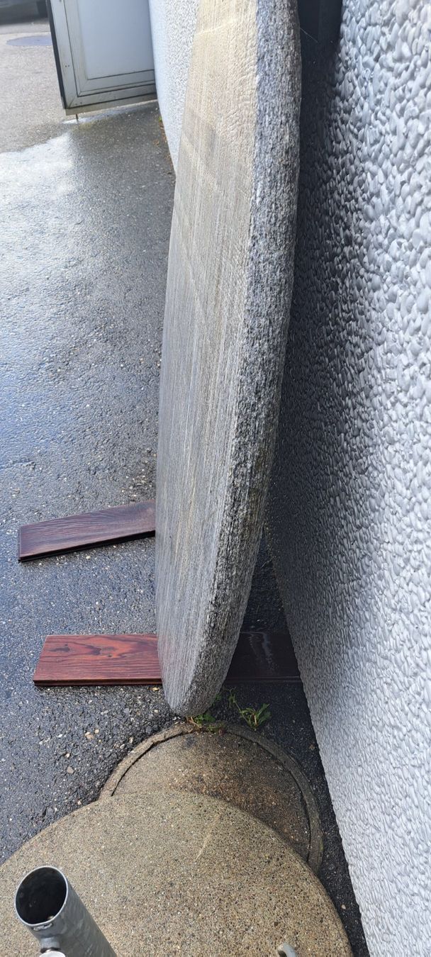 Piatti di portata: Granit Tischplatte Durchmesser 120 dicke ca 3cm – Usato da Derendingen venduto da JRGLAS 1