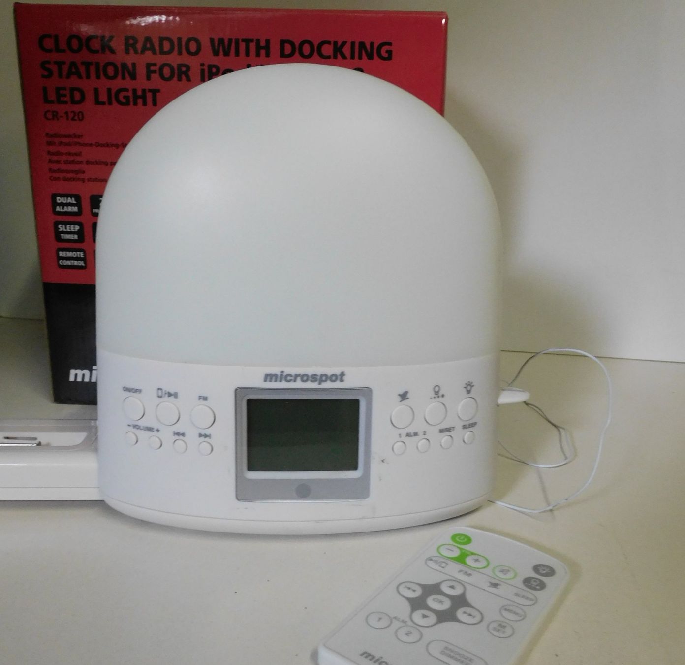 Wecker: Radiowecker mit iPod/iPhone - Docking Station u Led Lampe – Gebraucht aus Sursee von 76 2