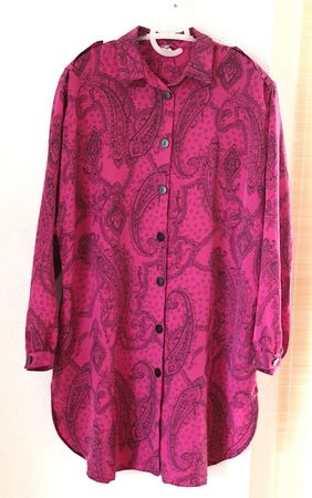 Neuwertige Long Bluse mit je einer Seitentasche, Gr. 40