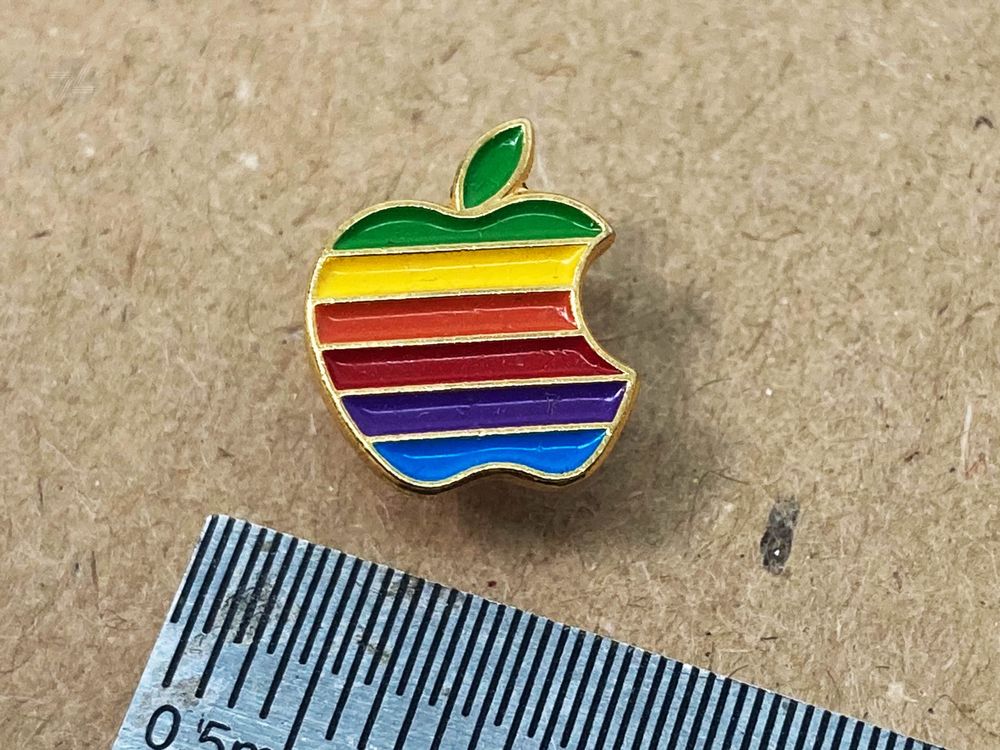 Apple Pin Badge Abzeichen Vintage 80s Computer Retro Rainbow | Kaufen ...