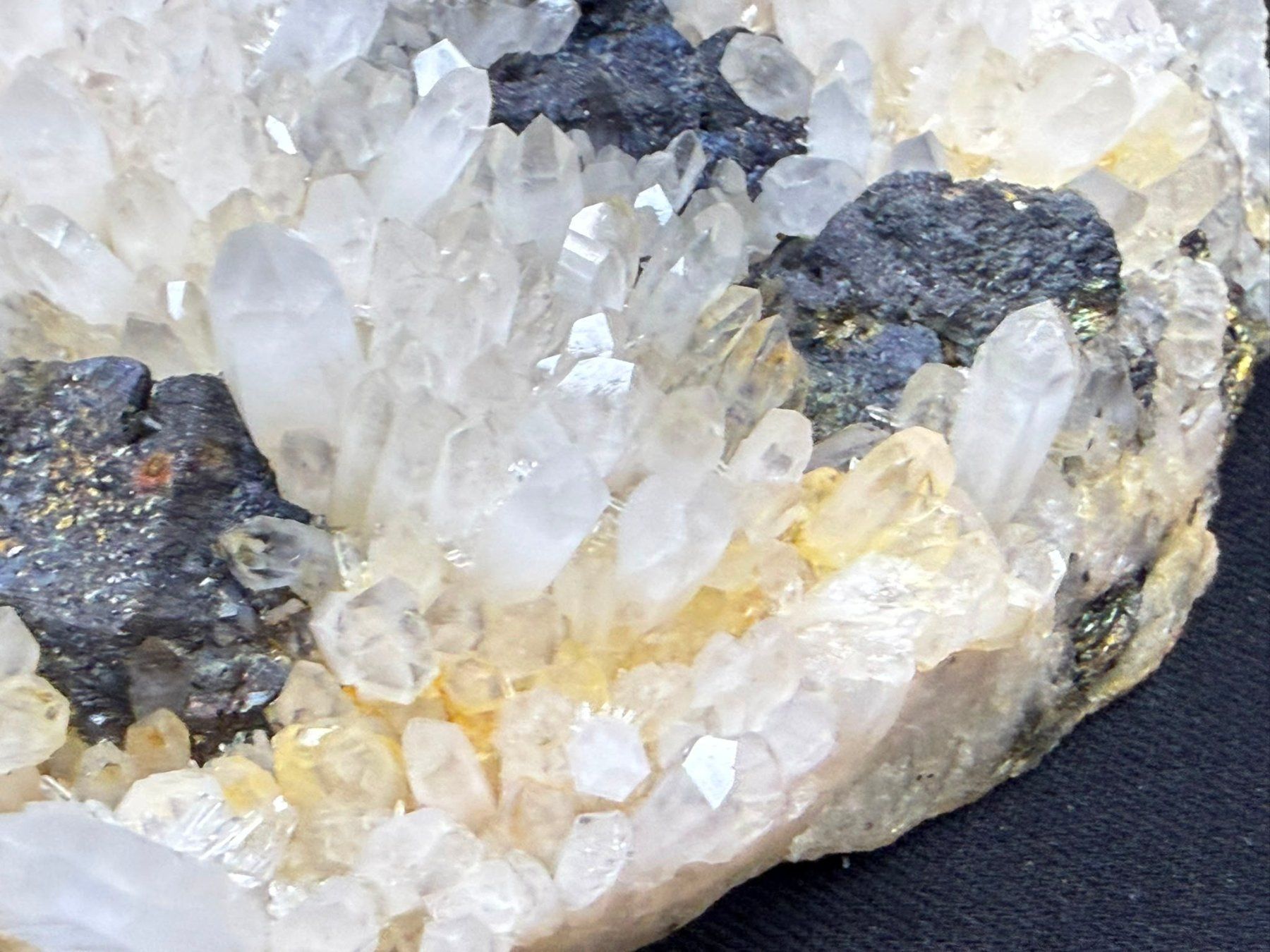 Minerali & Pietre curative: Arsenopyrit auf Quarz – Usato da Schinznach Bad venduto da Demerald 3