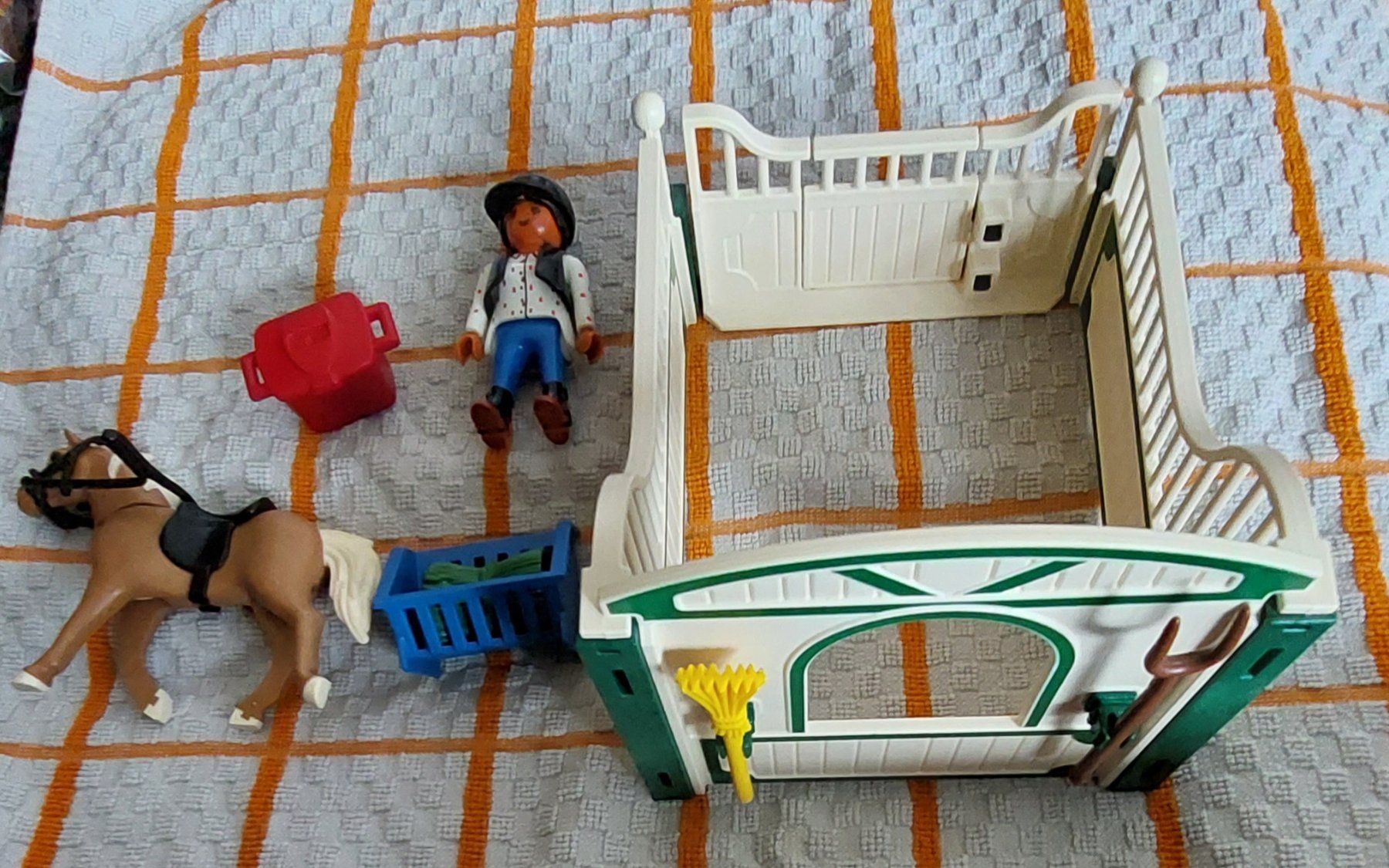 Tutti i DVDs: Playmobil Pferde Box I – Usato da Breitenbach venduto da Lucky0518