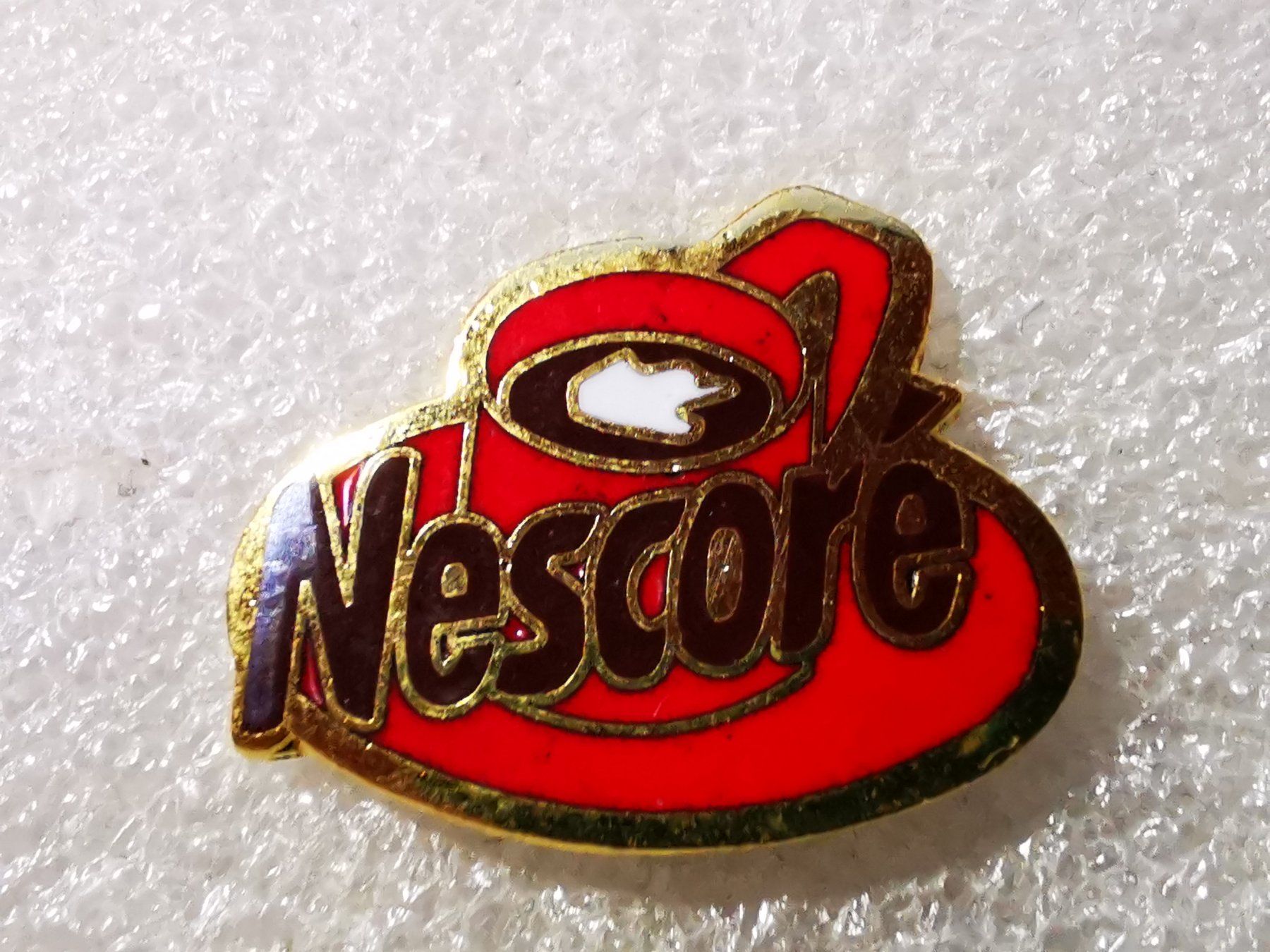 Placchette & Badge: Ansteckpin 24: Nescore – Usato da Oppligen venduto da Pin-Fall-Shop