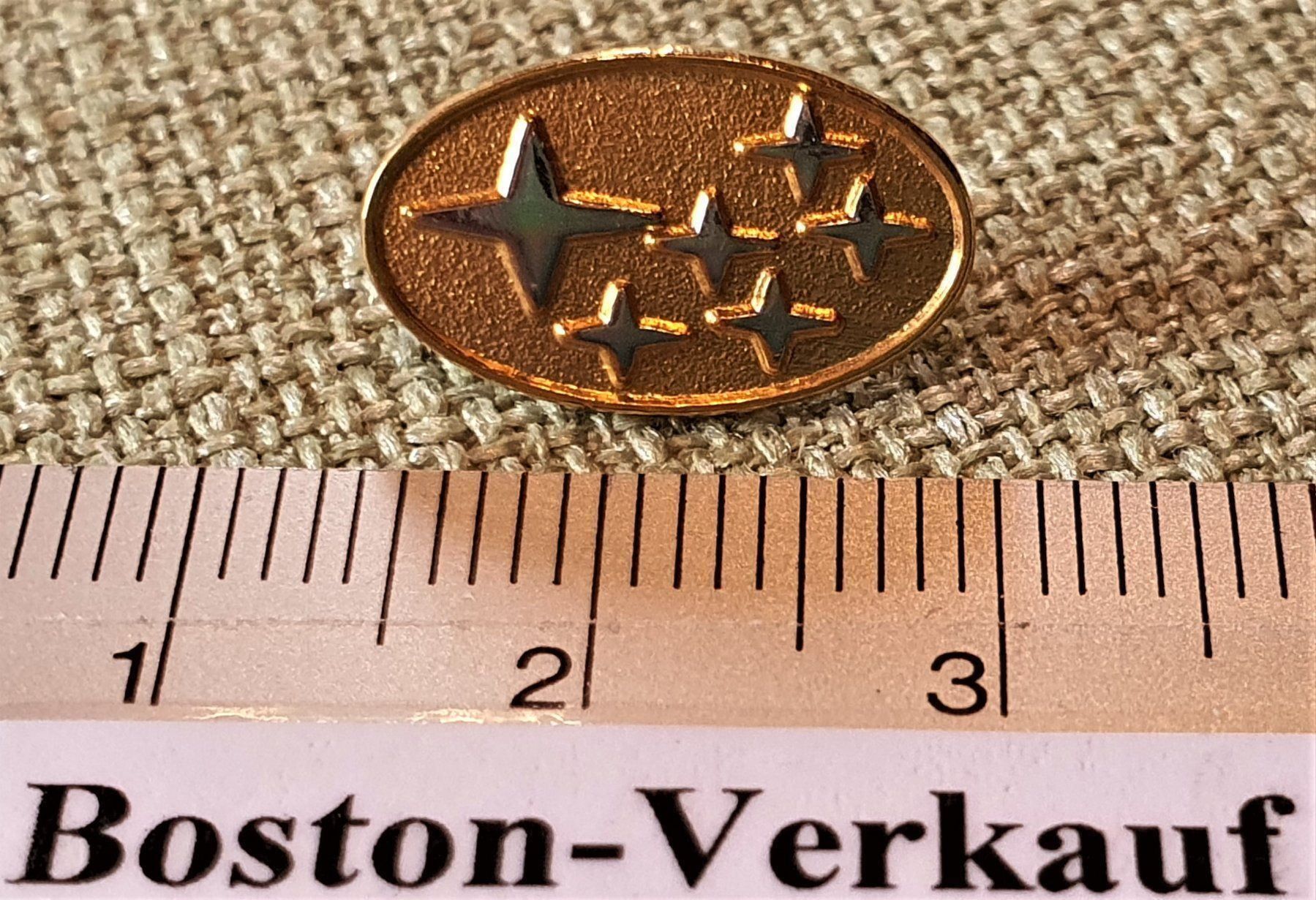 Placchette & Badge: B525 - Pin Subaru Logo Goldig – Usato da Reinach BL venduto da Boston-Verkauf 1