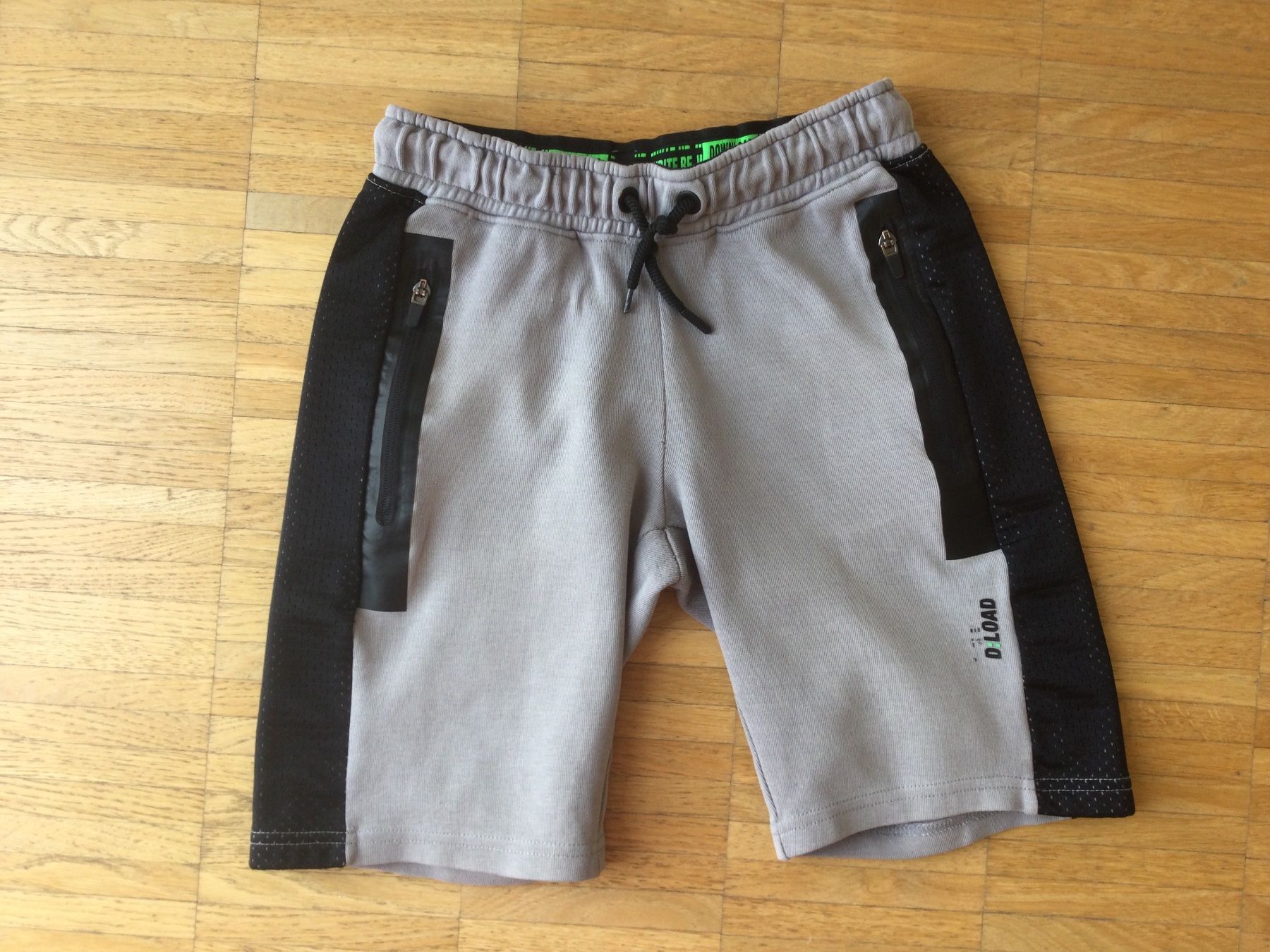 C&A Pantaloni: Grau Shorts Junge, Gr 152 – Usato da Zürich venduto da VorlonShadow 1