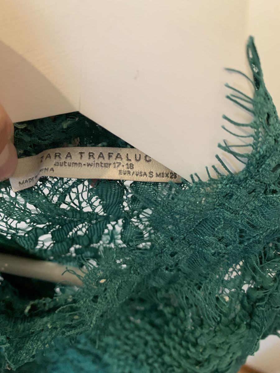 Zara Top: Haut Zara vert  – Usato da Prangins venduto da val_2c72 2