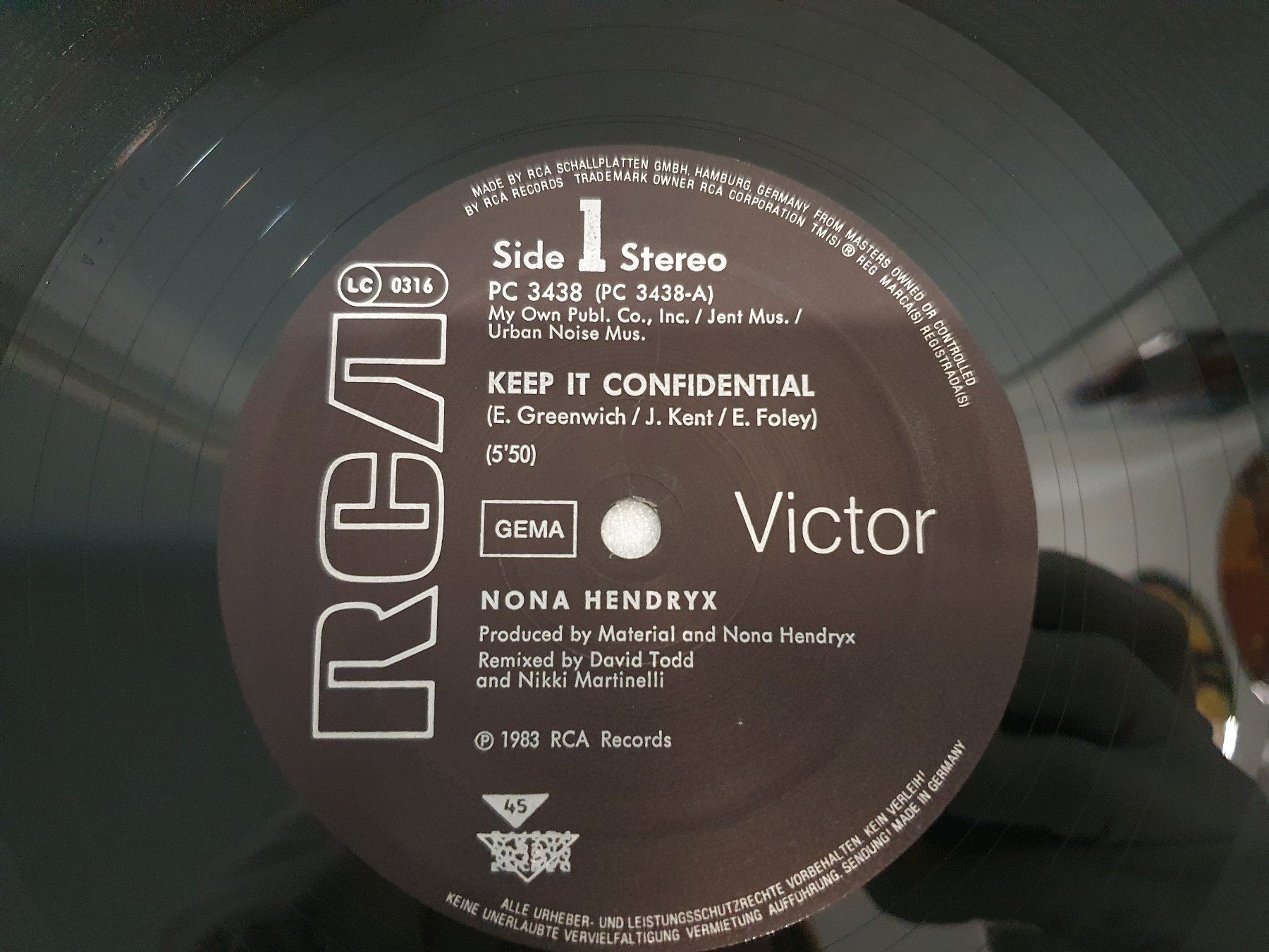 Schallplatten: Nona Hendryx – Keep It Confidential – Gebraucht aus Uster von  3