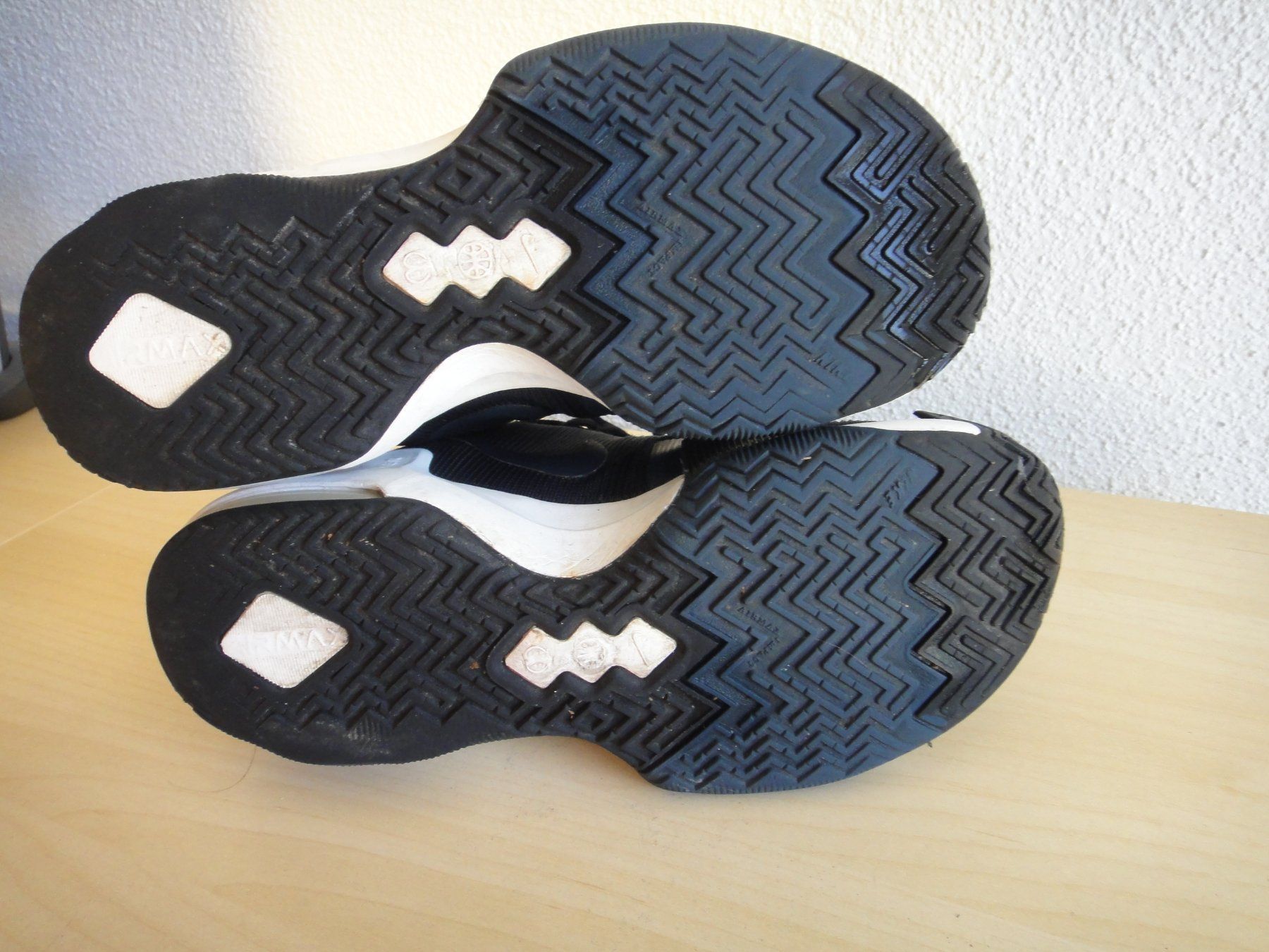 Nike Scarpe per ragazzi: Nike Air Max Sneaker Schuhe Turnschuhe Gr 40 Schwarz – Usato da Winterthur venduto da LemonTree5 5
