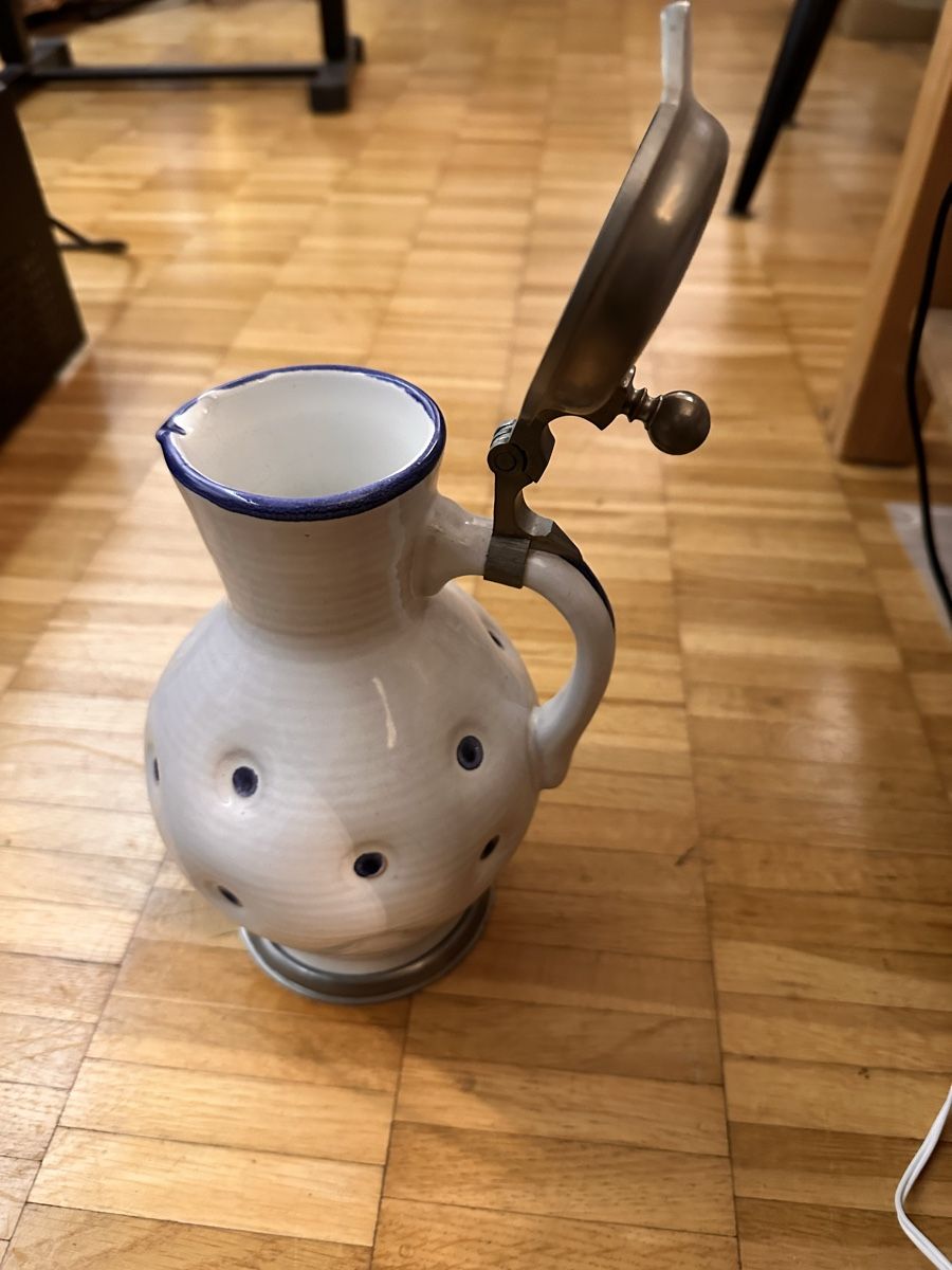 Caraffe: Rustikaler Krug mit Zinndeckel – Usato da Zürich venduto da marusapulmi 1