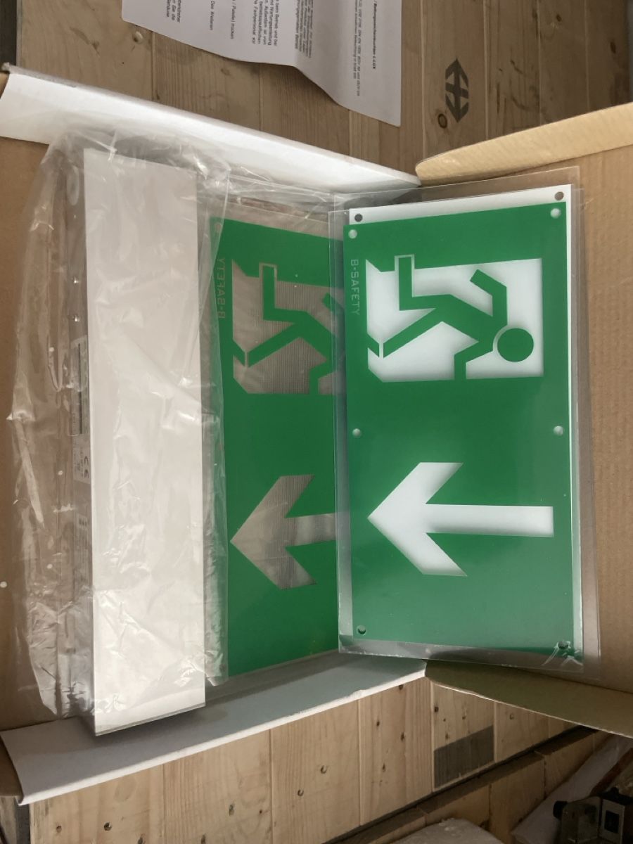 Lampade: Rettungszeichenleuchte L-Lux – Nuovo e nell'imballaggio originale da Olten venduto da sprusi 1