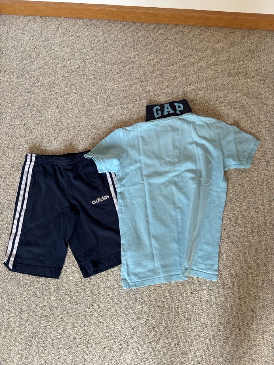 Gap Lotti & Set di vestiti: Gap Polo Shirt u Hose Gr 128 – Usato da Hombrechtikon venduto da ufpasse 1