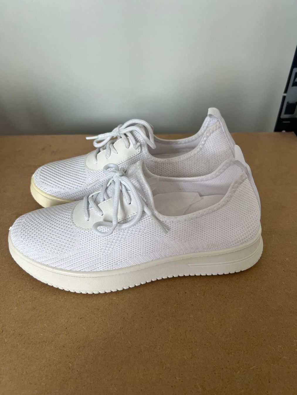 Damenschuhe: 3 Paar Damensneacker Gr. 36 – Neu (gemäss Beschreibung) aus Emmen von IMV-Liquidationen 2
