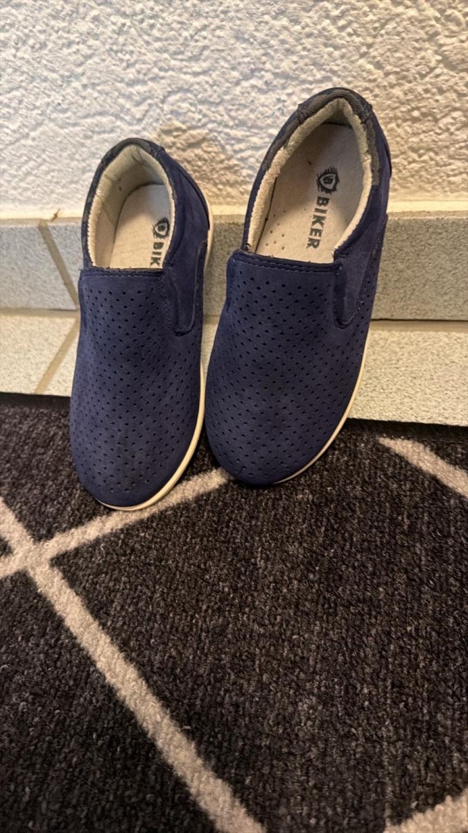 Schuhe für Jungen: Sneaker – Gebraucht aus Dagmersellen von nie_l6y2