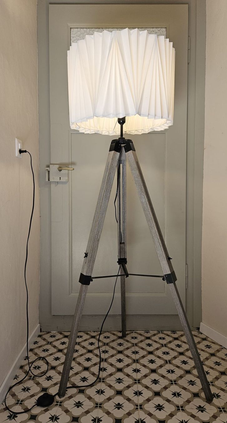 Lampade: Lampadaire type trépied – Usato da La Praz venduto da Espaceikigai