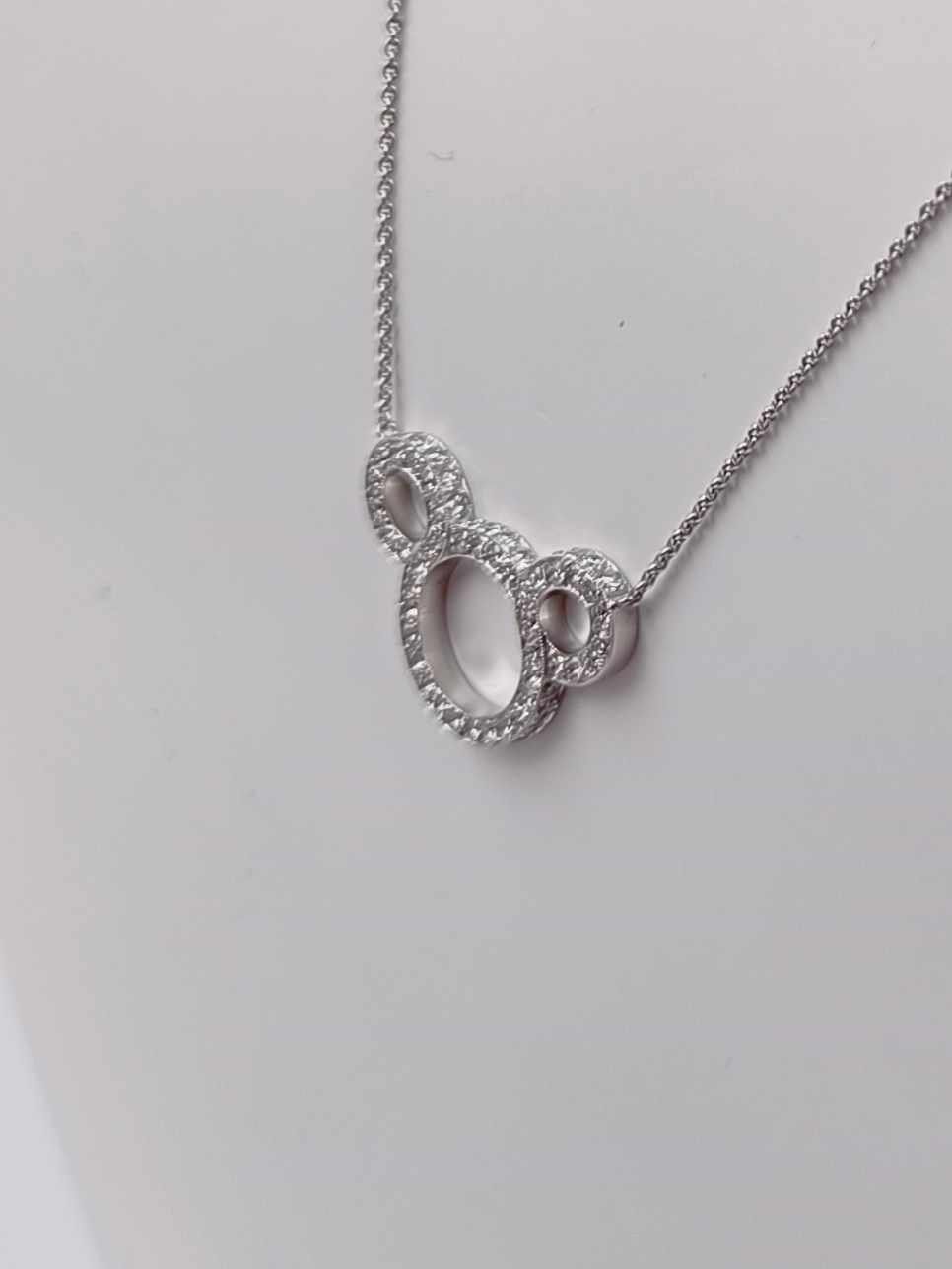 Ketten: WEISSGOLDCOLLIER MIT BÄRIGEM DIAMANTANHÄNGER – Gebraucht aus Luzern von EdiGem 2